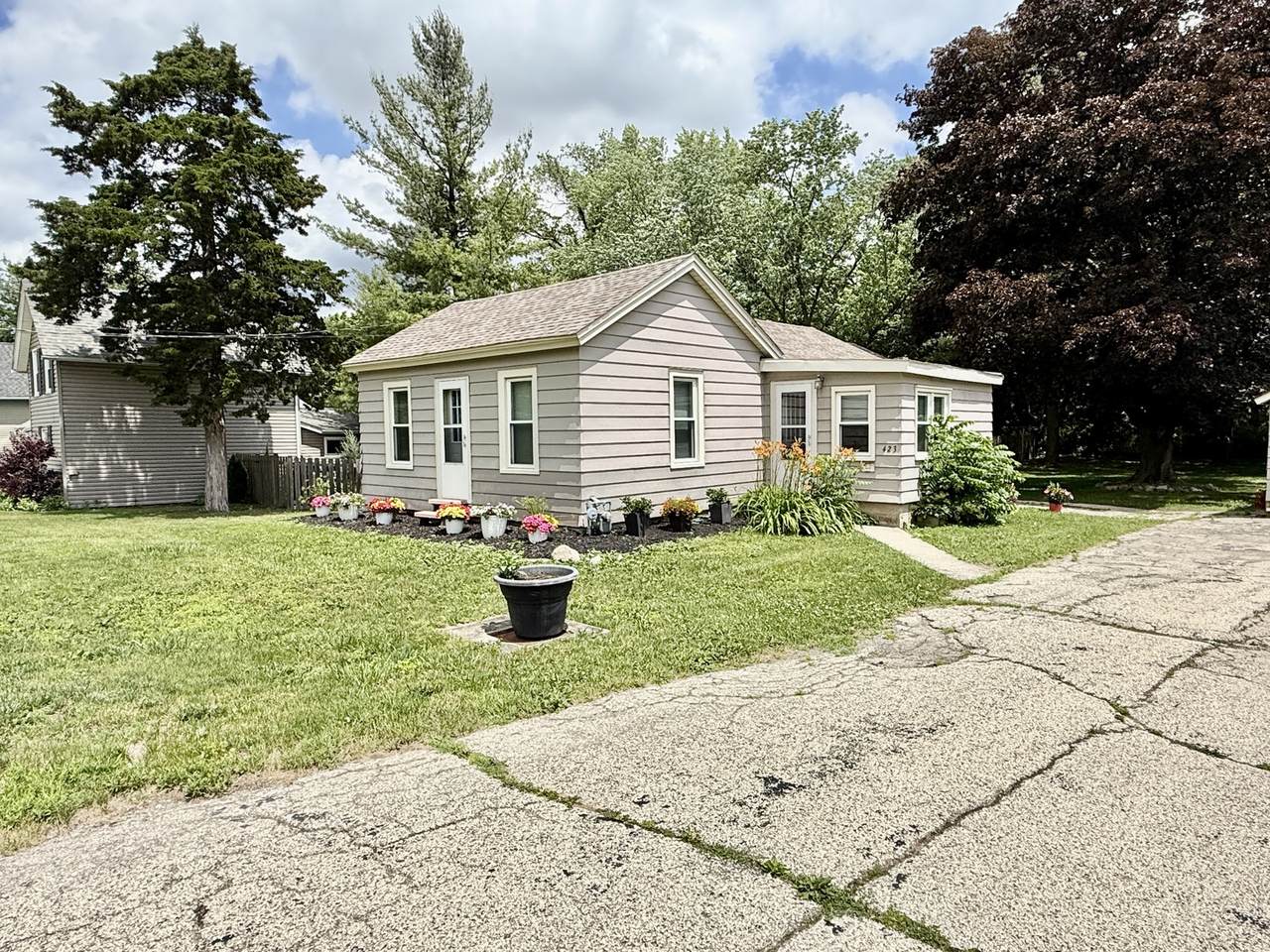 423 Maple Street - Photo 1
