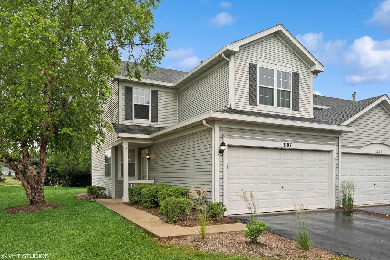 1807 Wentworth Circle - Photo 1