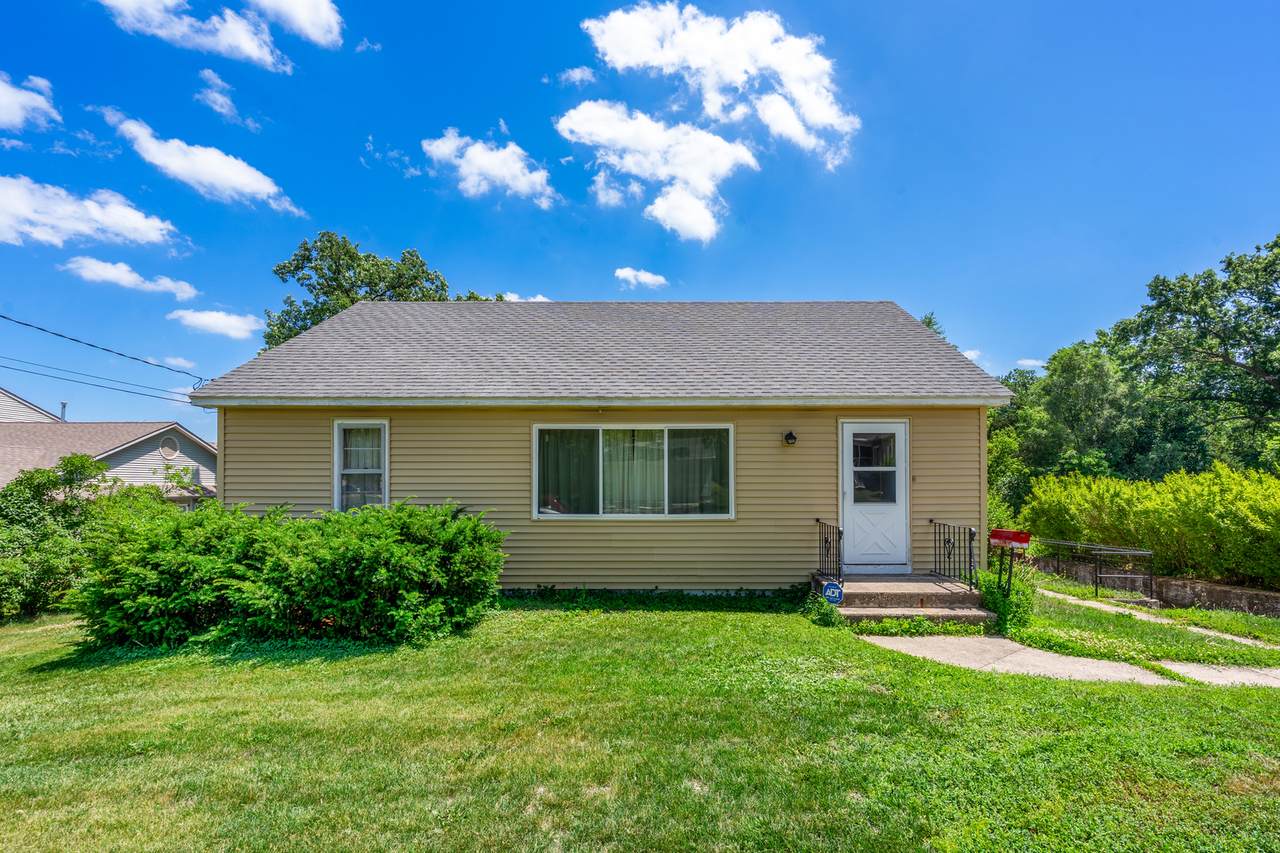 1716 Court Street - Photo 1