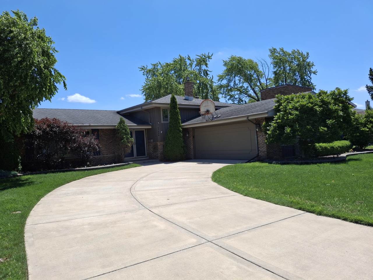17229 University Avenue - Photo 1