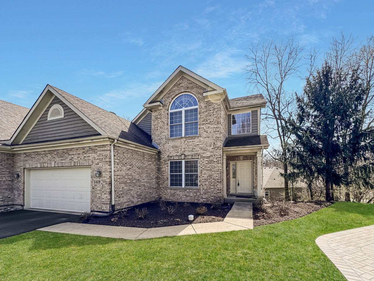 1419 White Oak Lane - Photo 1