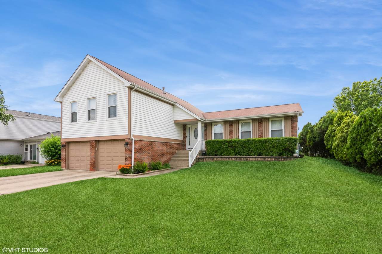 1015 Warwick Circle - Photo 1