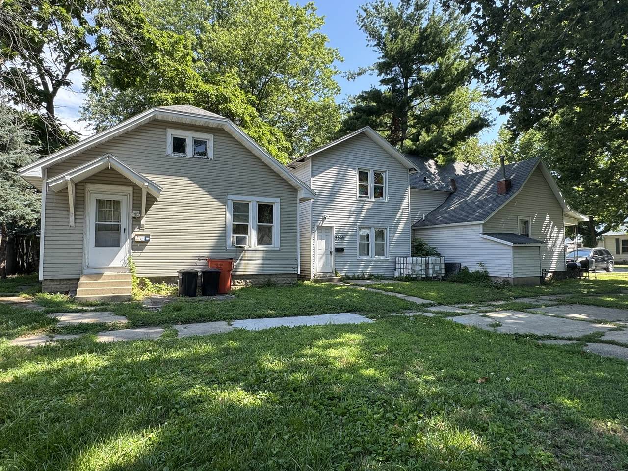 2502 Pine Avenue - Photo 1
