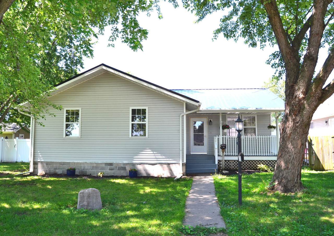 707 Omaha Avenue - Photo 1