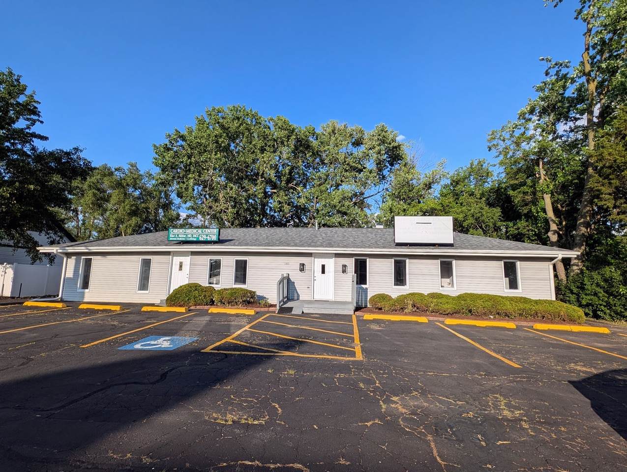 1S085 Summit Avenue - Photo 1
