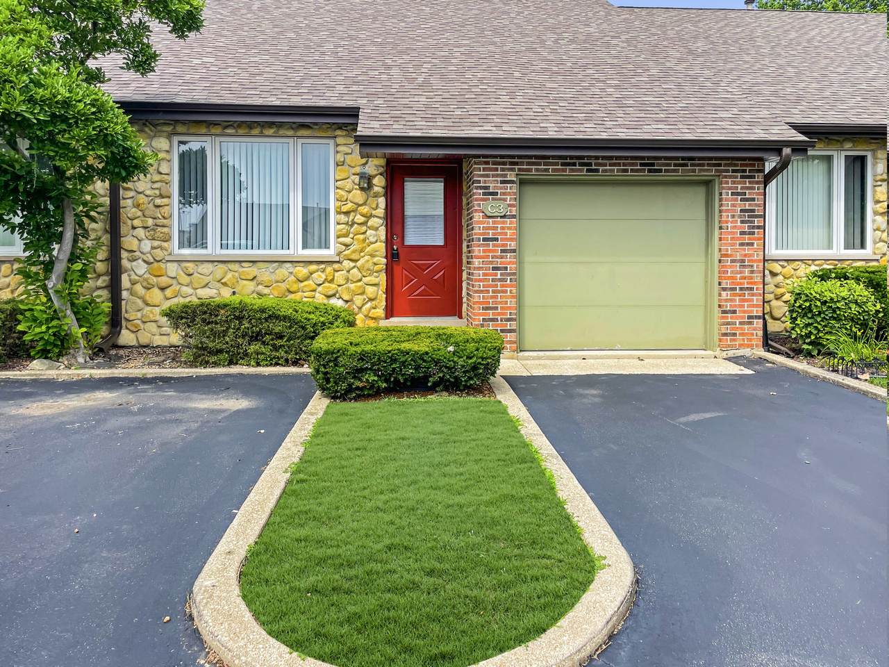 8148 111TH Street - Photo 1