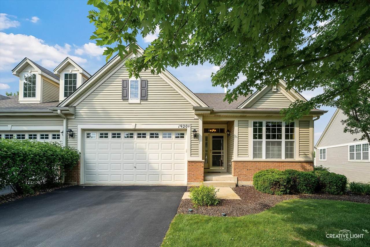 1920 Glenwood Circle - Photo 1