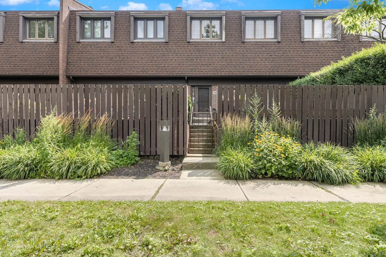 1020 Deerfield Road - Photo 1