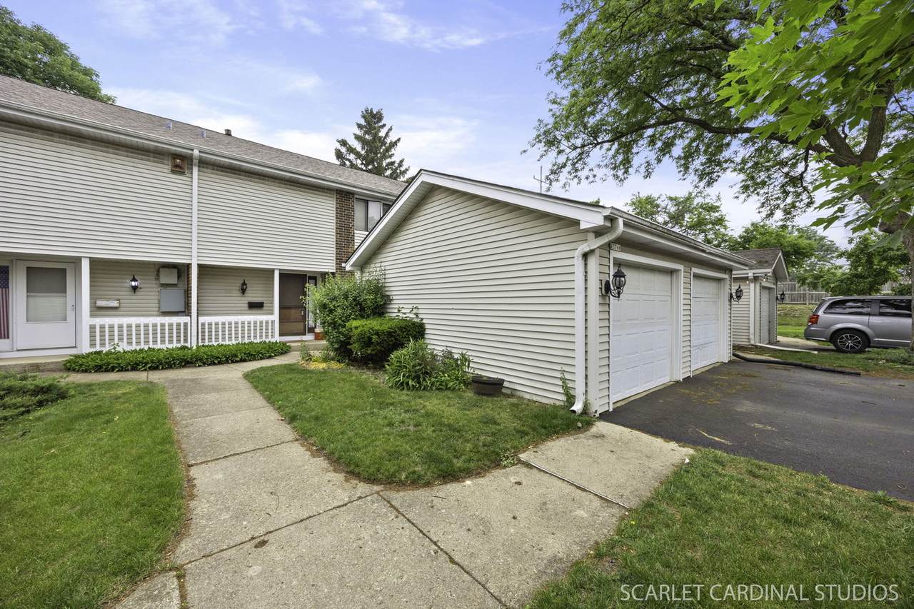 4S768 Pinehurst Drive - Photo 1