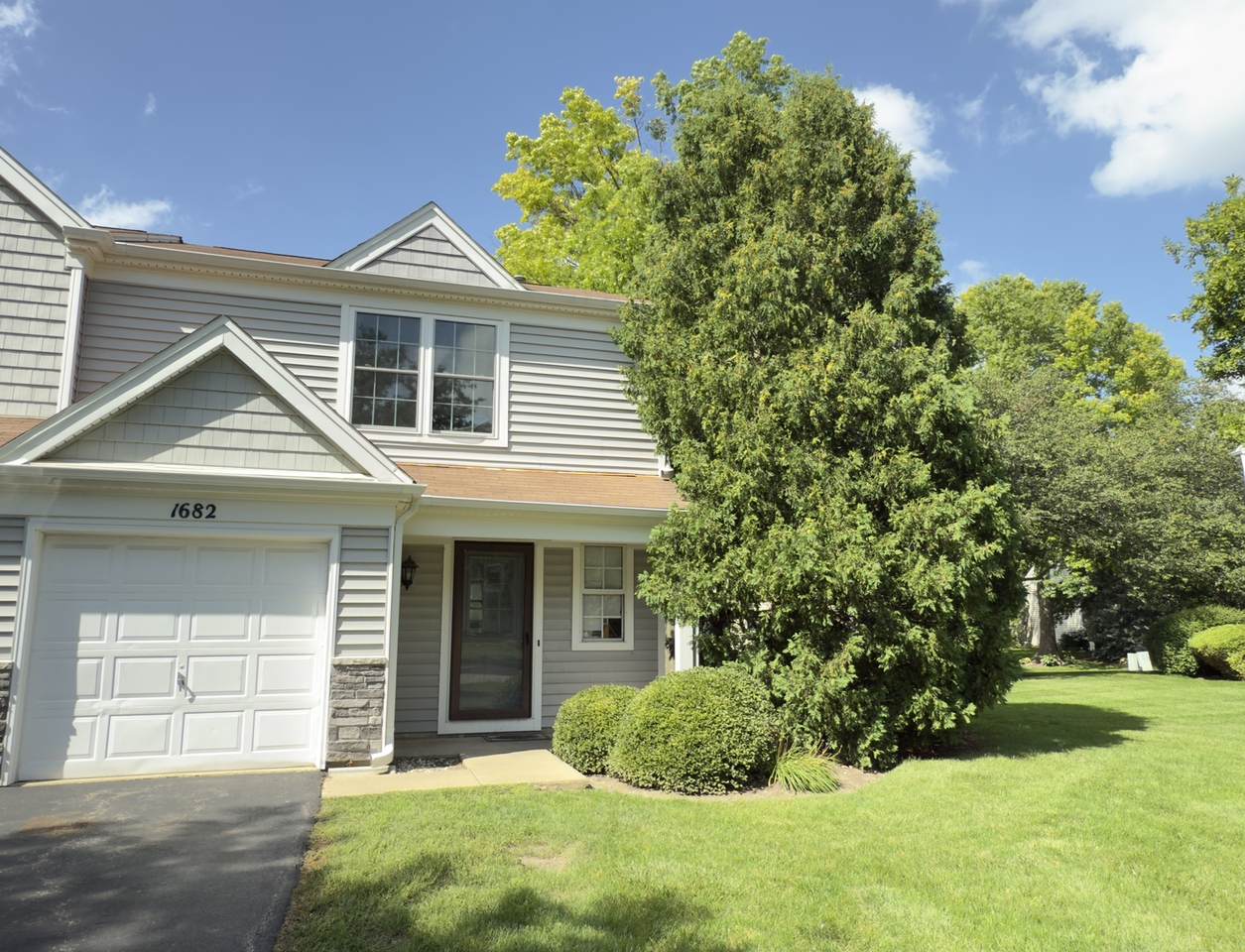 1682 College Green Avenue - Photo 1