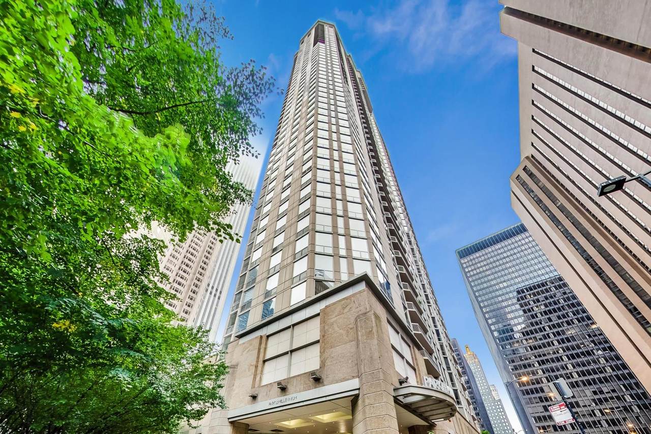 222 Columbus Drive - Photo 1