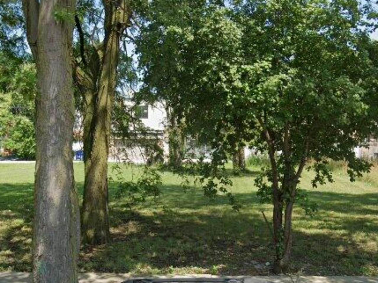 1847 Sawyer Avenue - Photo 1