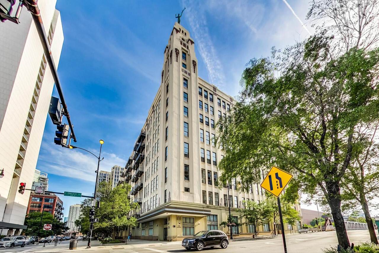 758 Larrabee Street - Photo 1