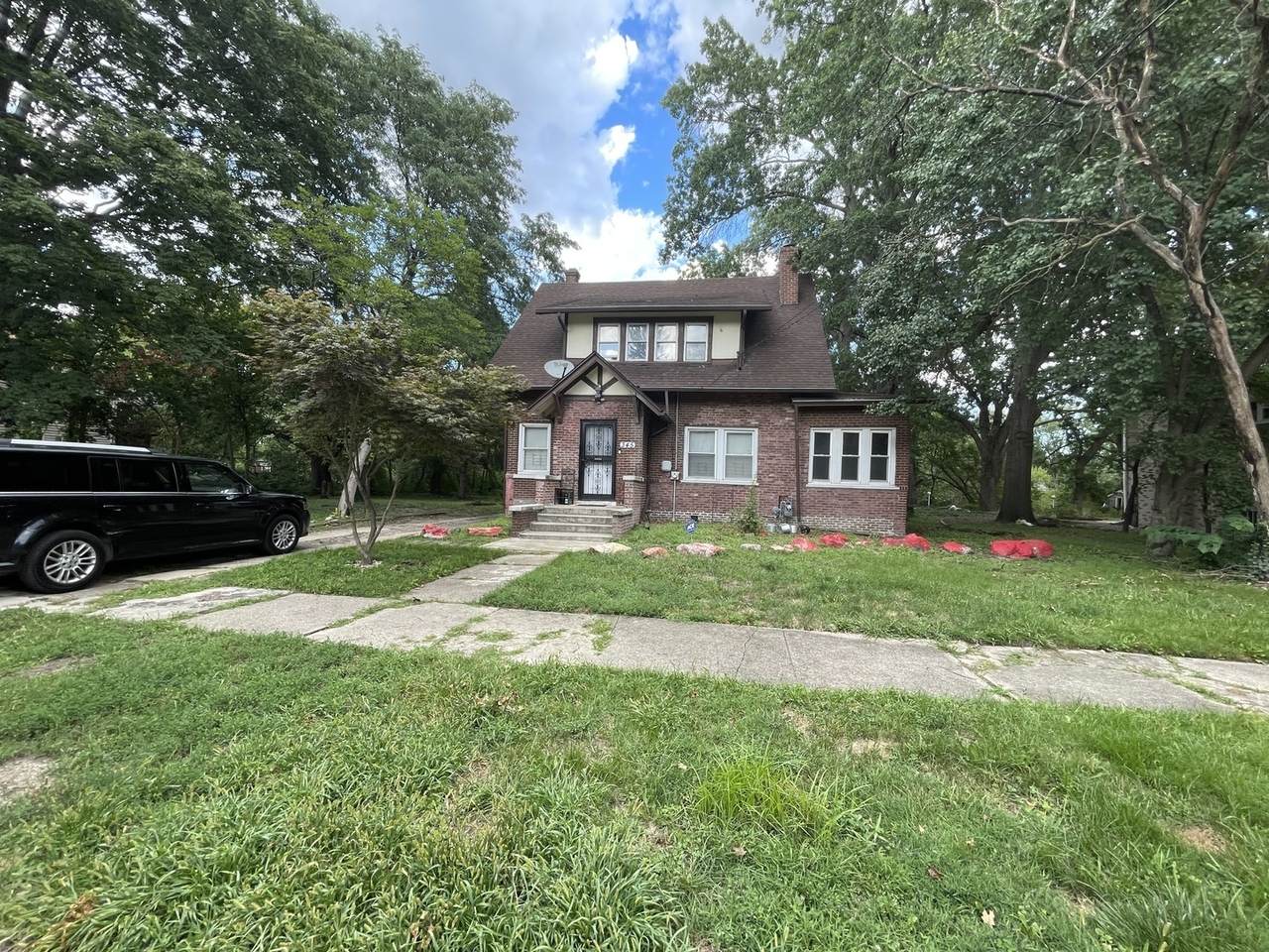 345 Calumet Boulevard - Photo 1