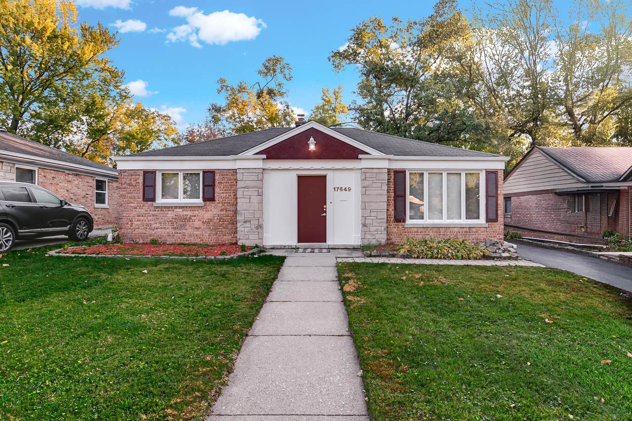 17649 Dundee Avenue - Photo 1