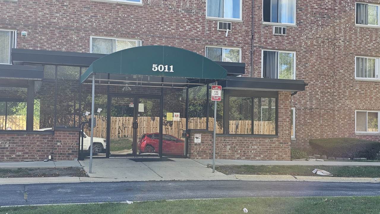 5011 Valley Lane - Photo 1