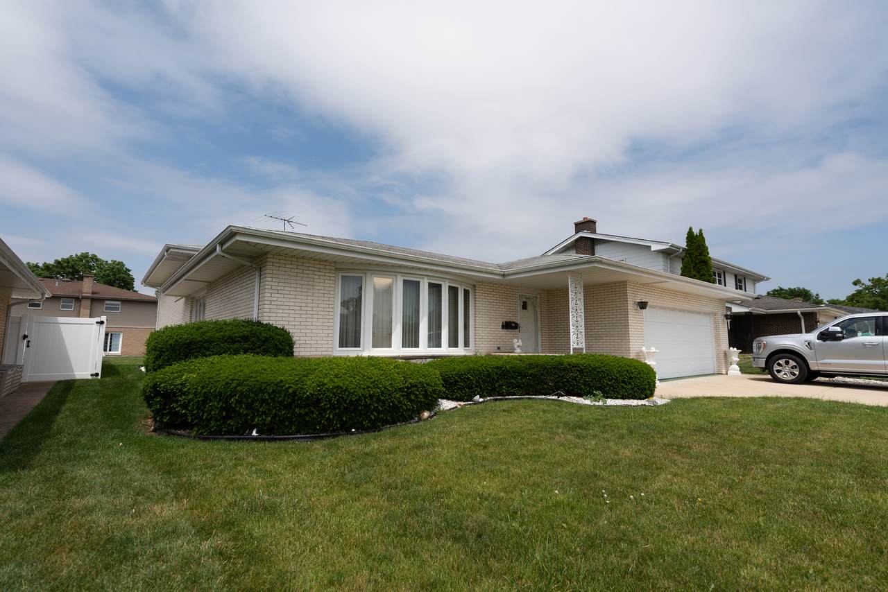 10916 Kingston Street - Photo 1