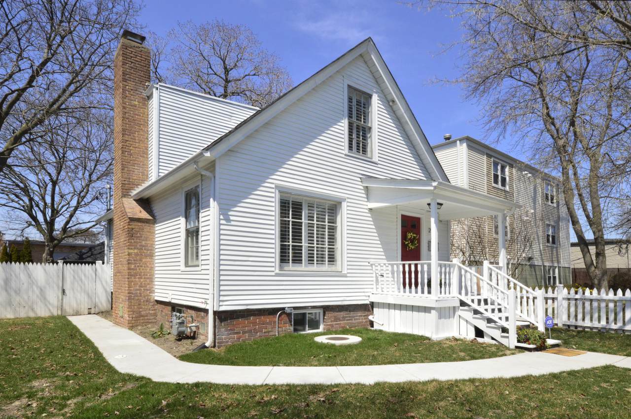 2118 Jackson Avenue - Photo 1