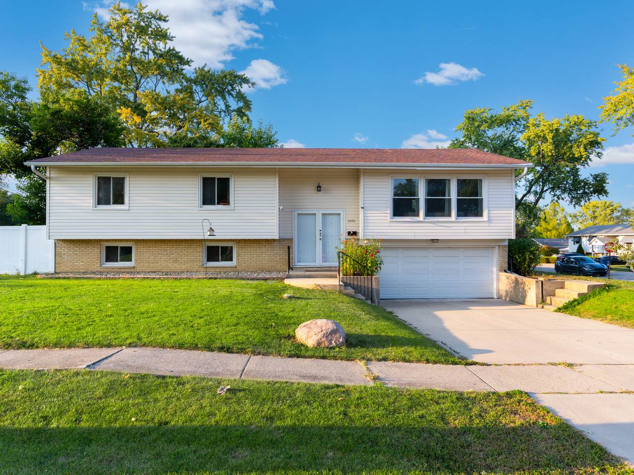 1591 Hillcrest Avenue - Photo 1