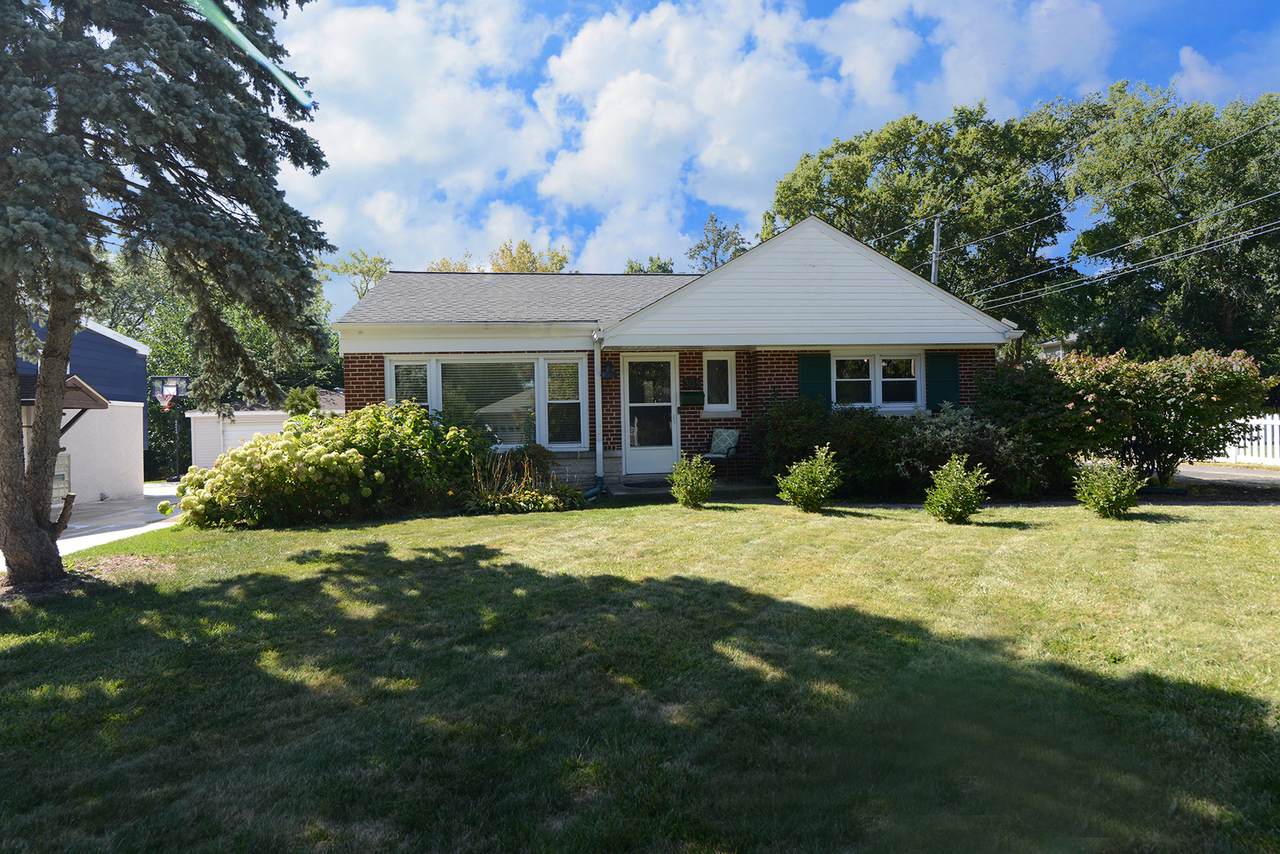 305 Maple Street - Photo 1