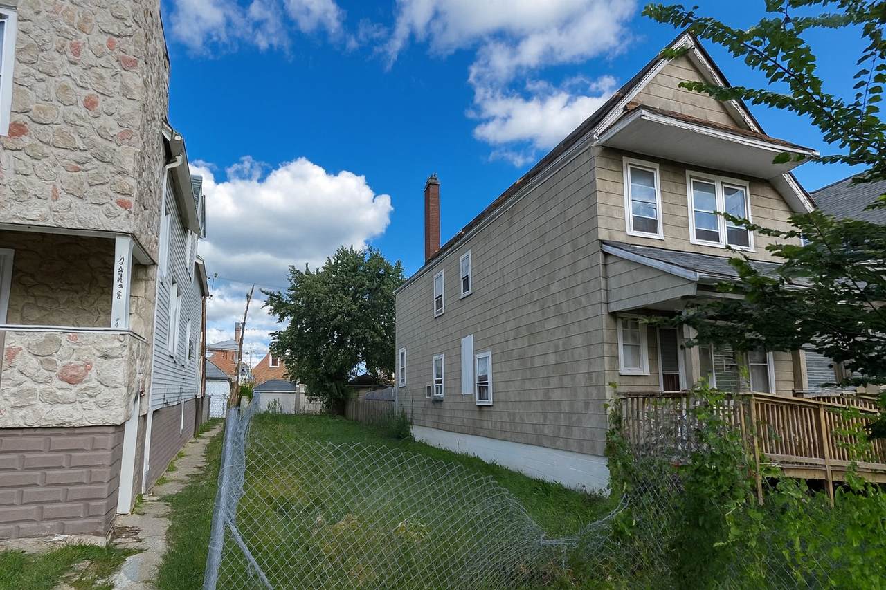 1221 48th Court - Photo 1