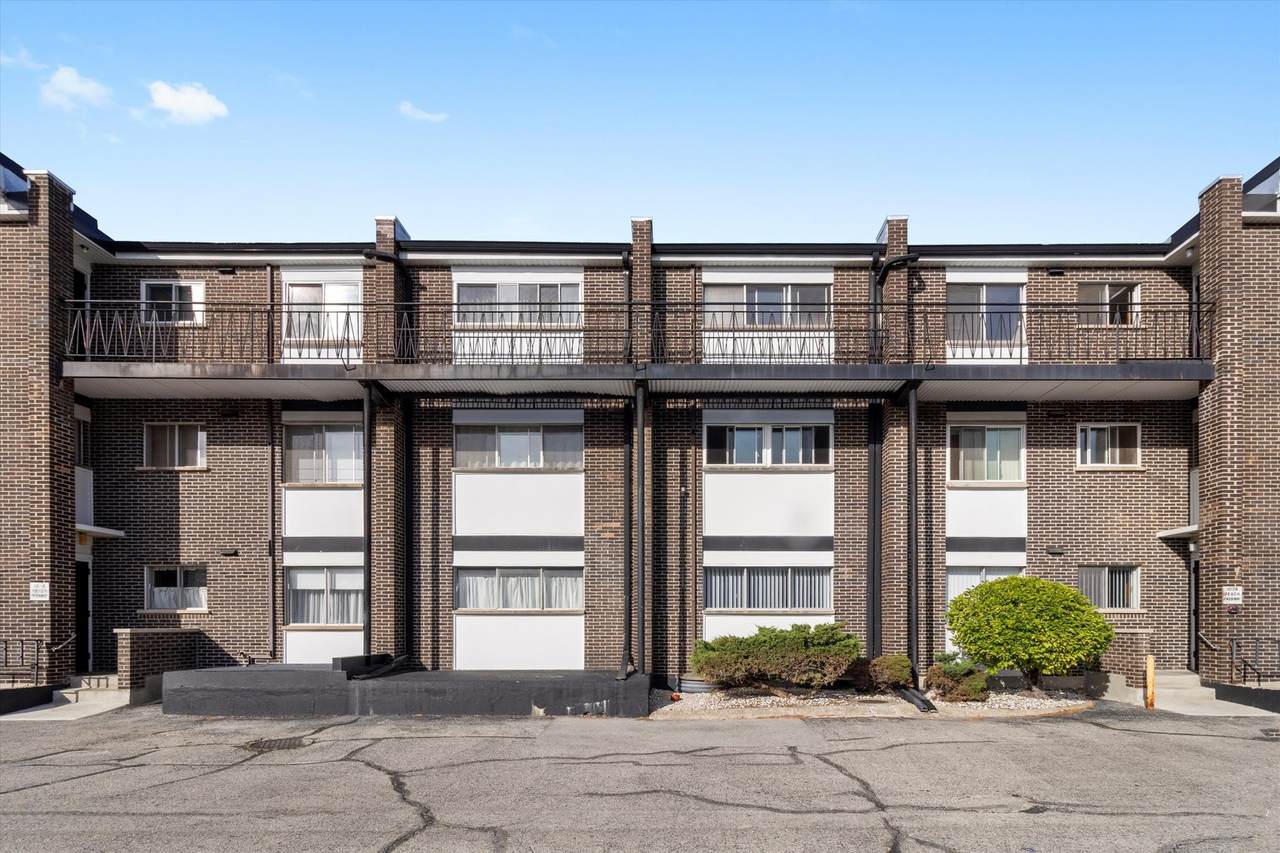 10124 Peach Parkway - Photo 1