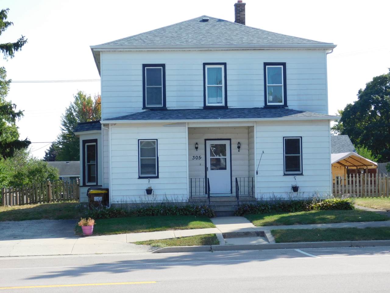 305 Comanche Avenue - Photo 1