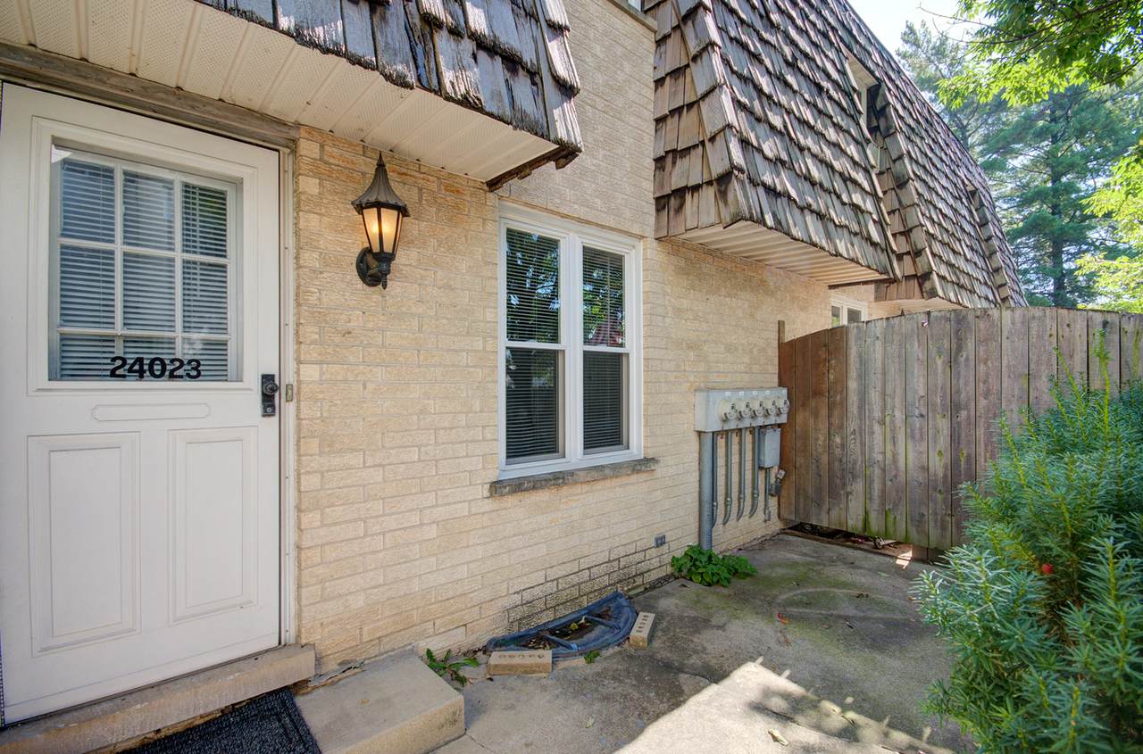 24023 Oak Street - Photo 1