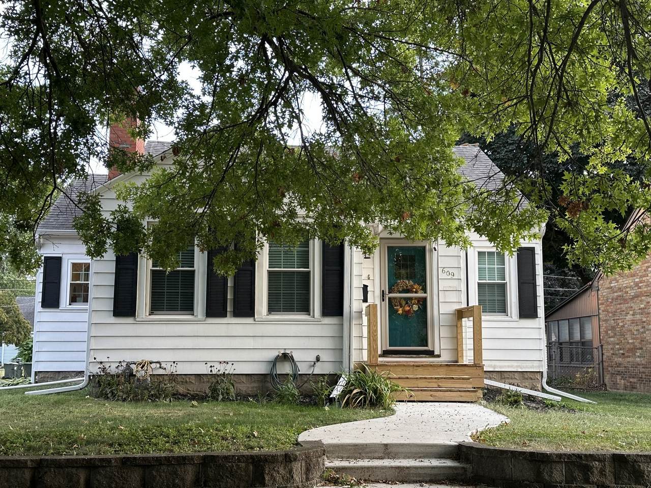 609 11th Street - Photo 1