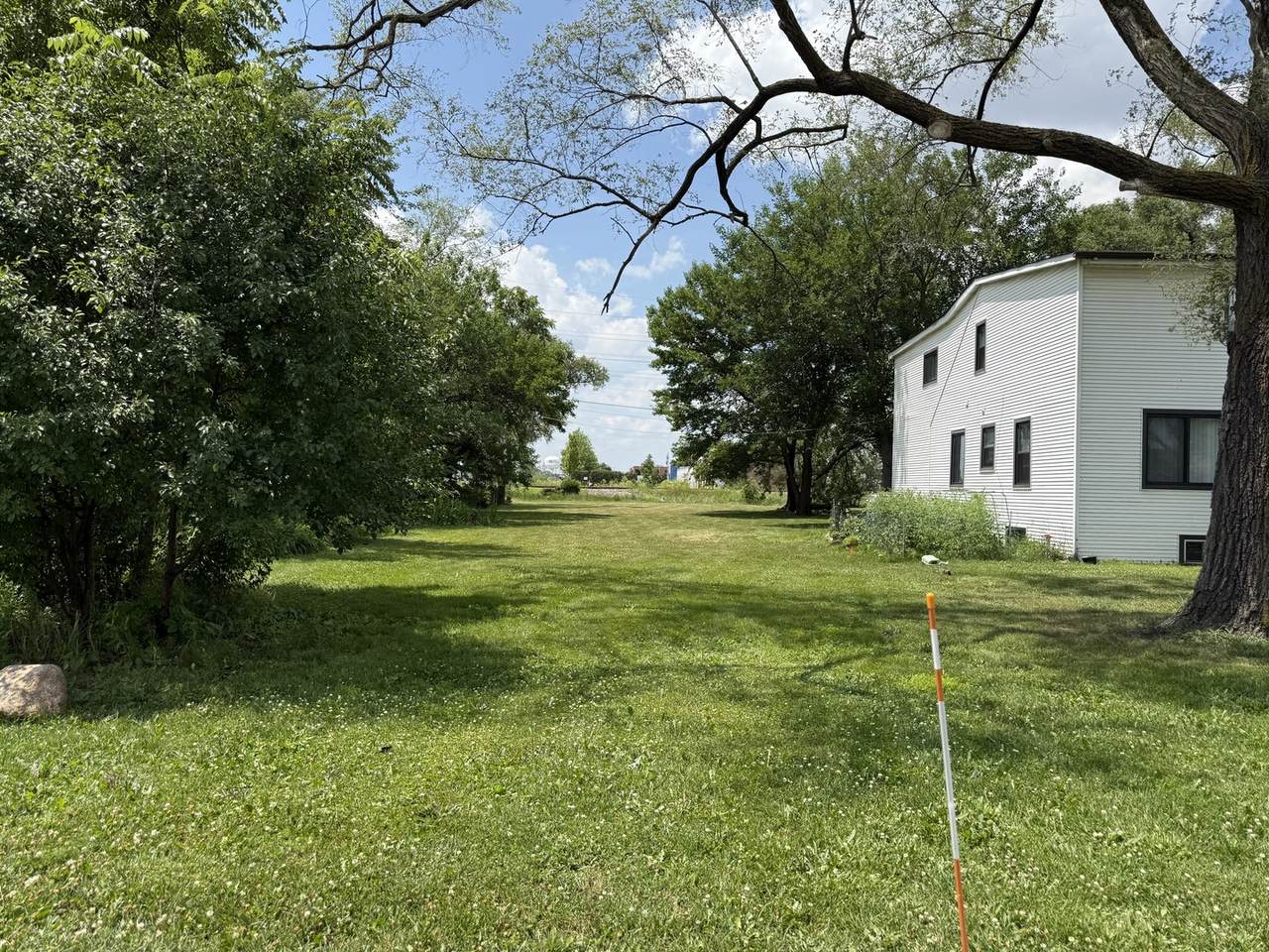 1596 Oxford Road - Photo 1