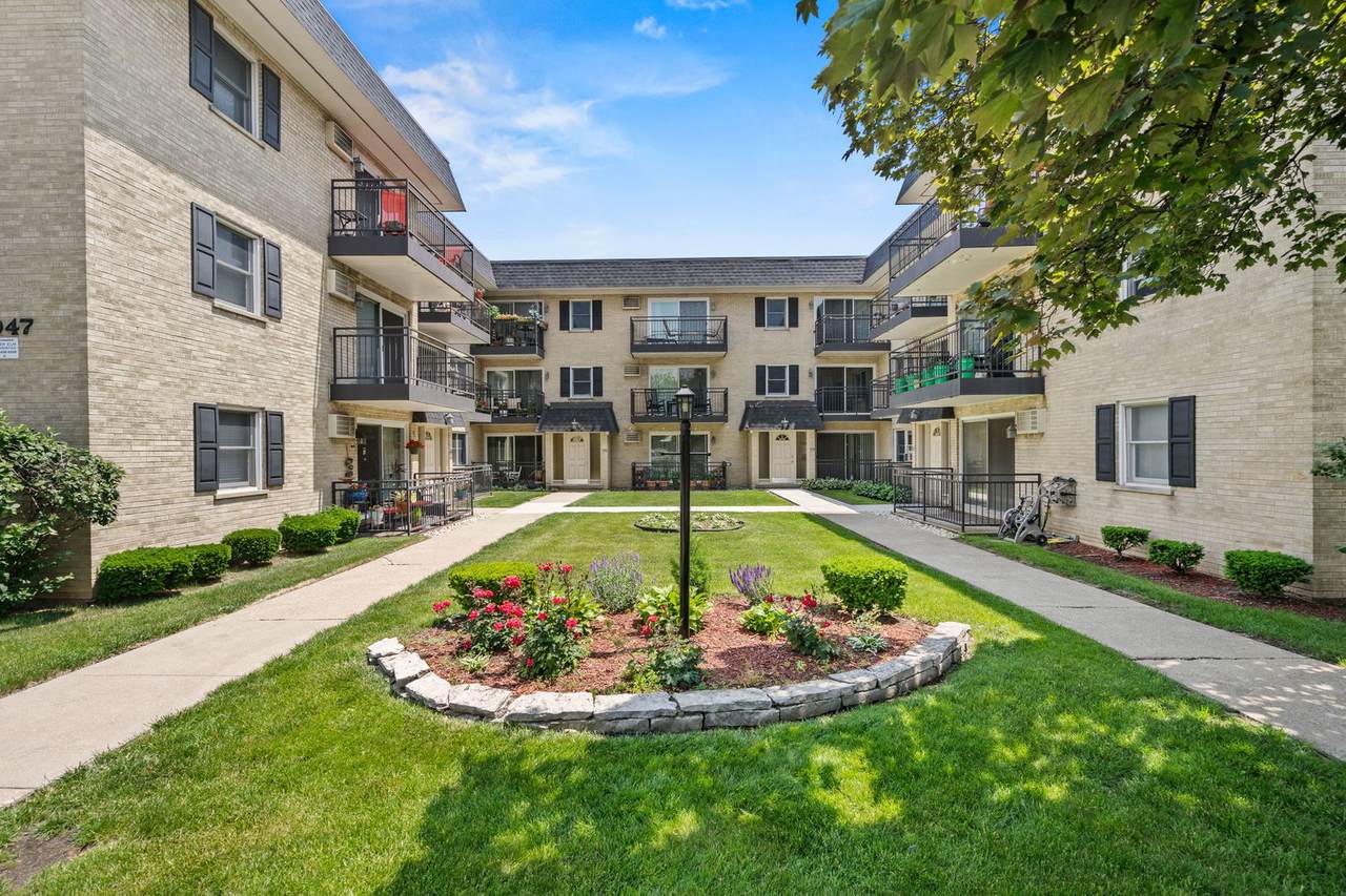 1039 Harlem Avenue - Photo 1