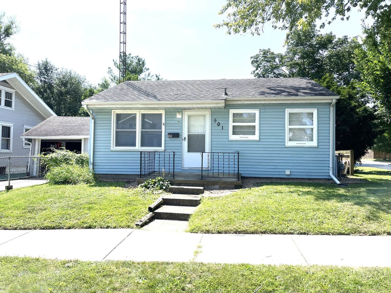 501 University Avenue - Photo 1