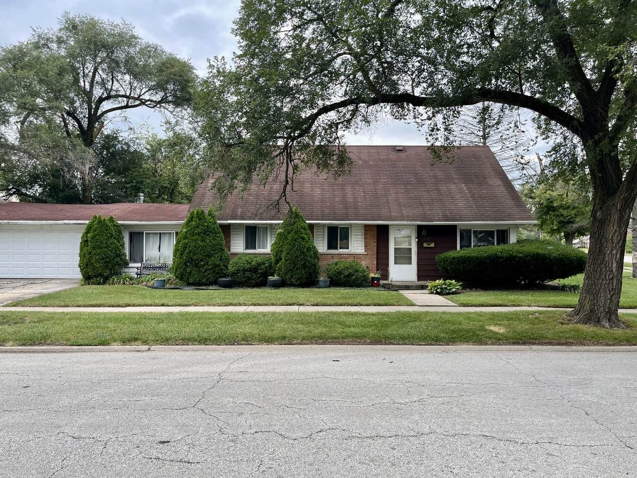 220 Raye Drive - Photo 1