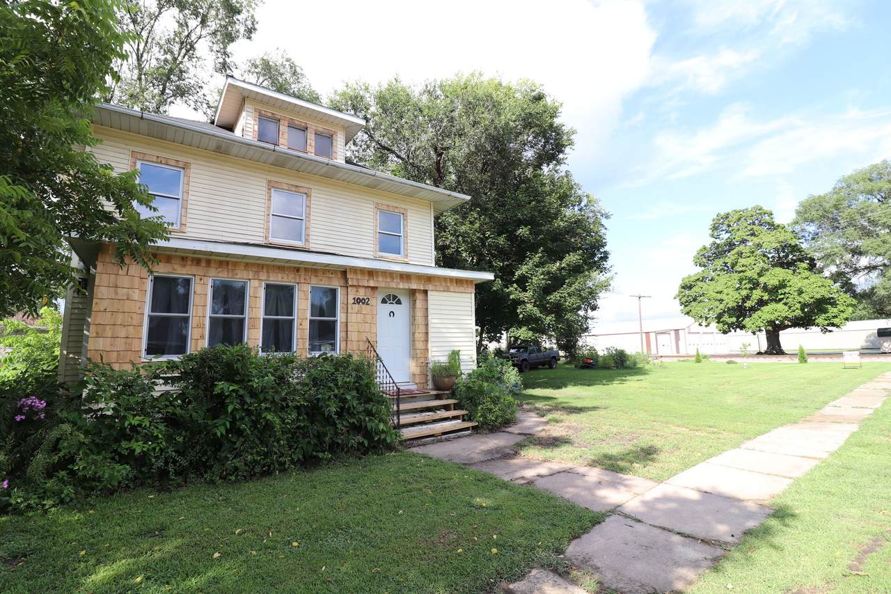 1002 Locust Street - Photo 1