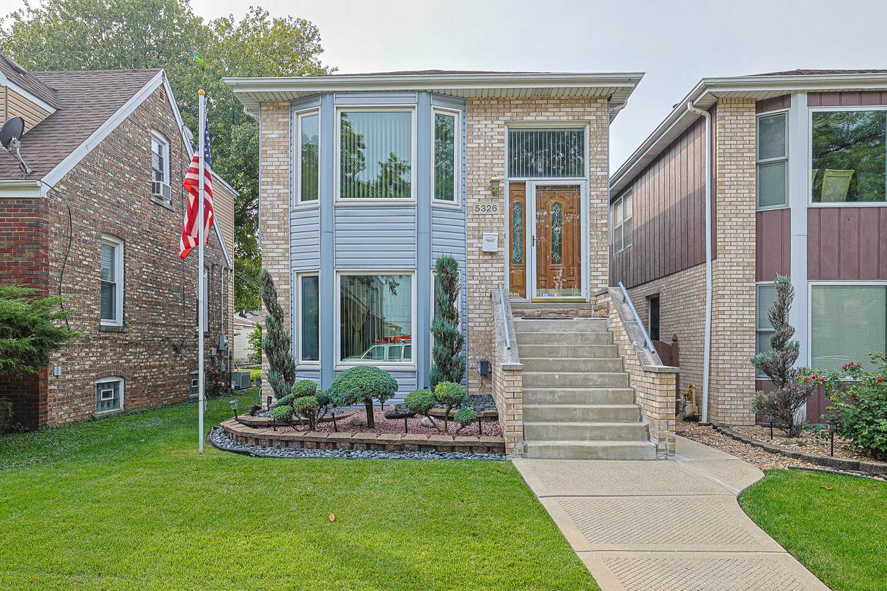 5326 Nagle Avenue - Photo 1