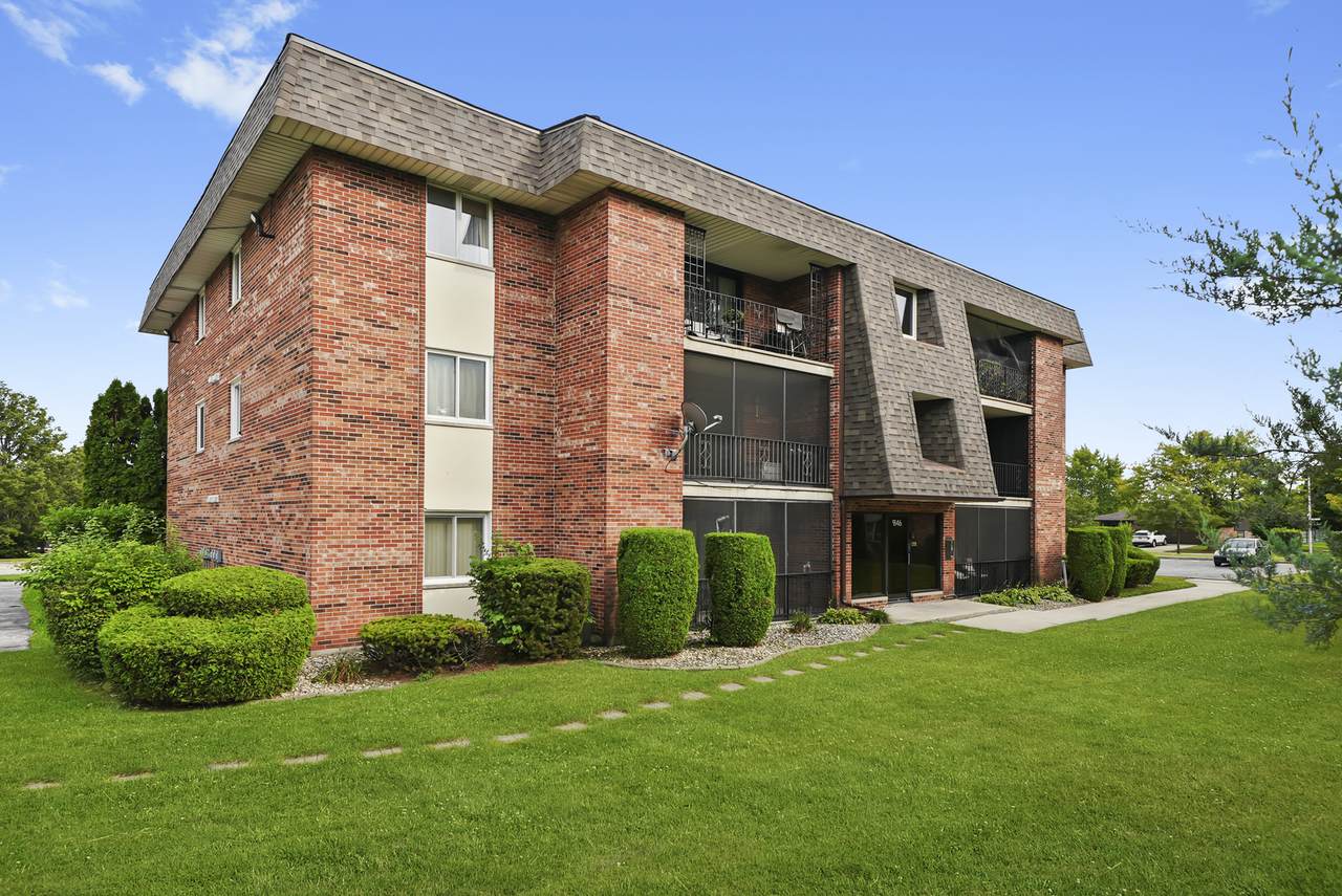 9146 140th Street - Photo 1