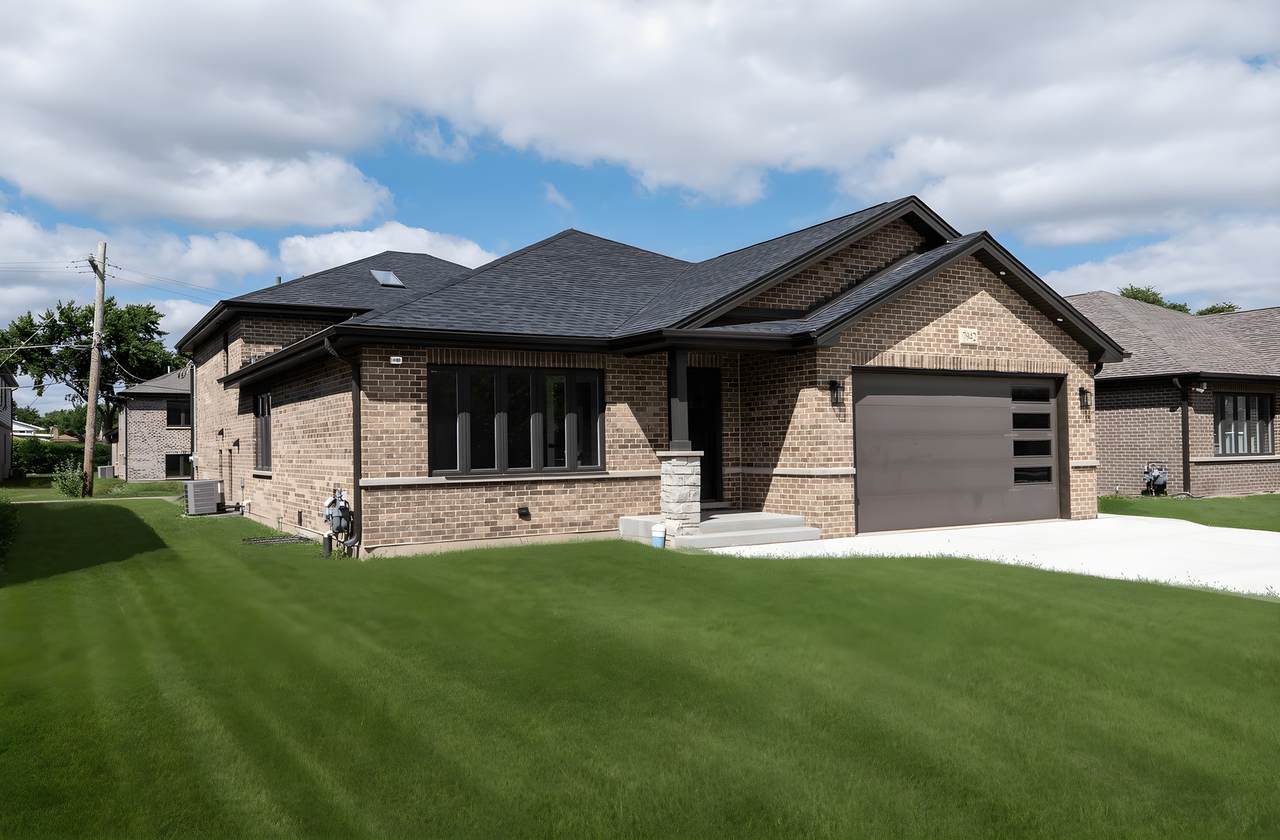 7942 74 Street - Photo 1