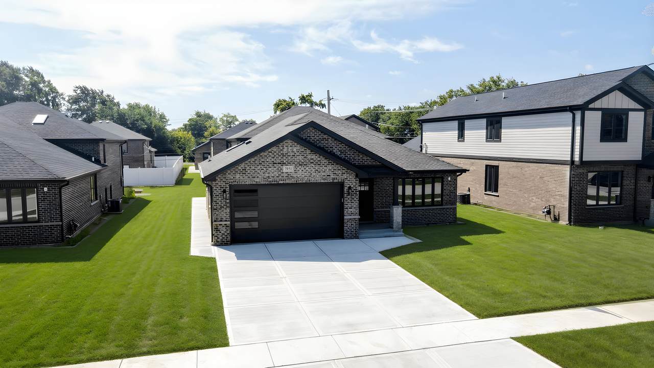 7951 73 Place - Photo 1