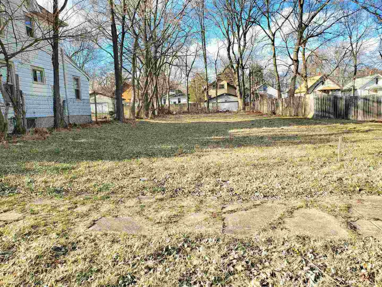 821 Island Avenue - Photo 1