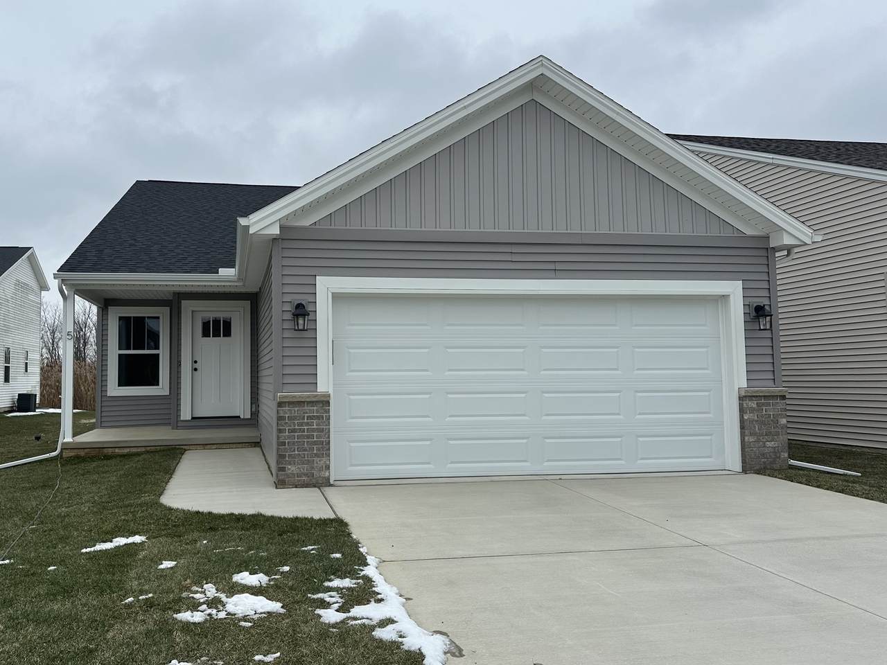 5 Eric Court - Photo 1