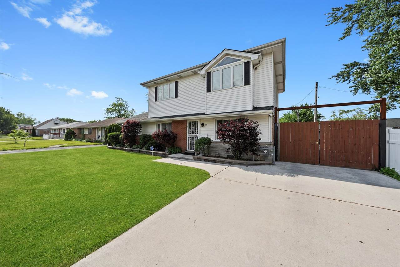 6315 83rd Place - Photo 1