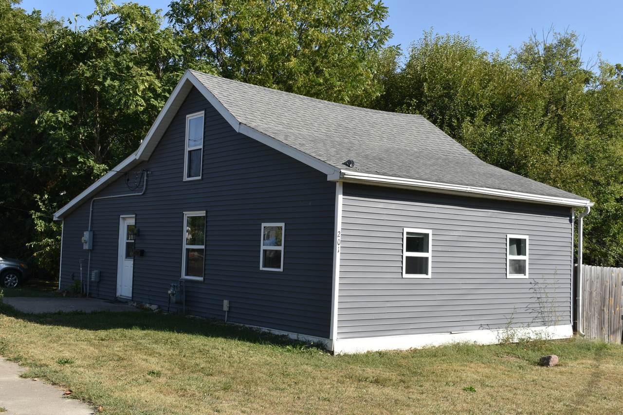 201 Maple Street - Photo 1