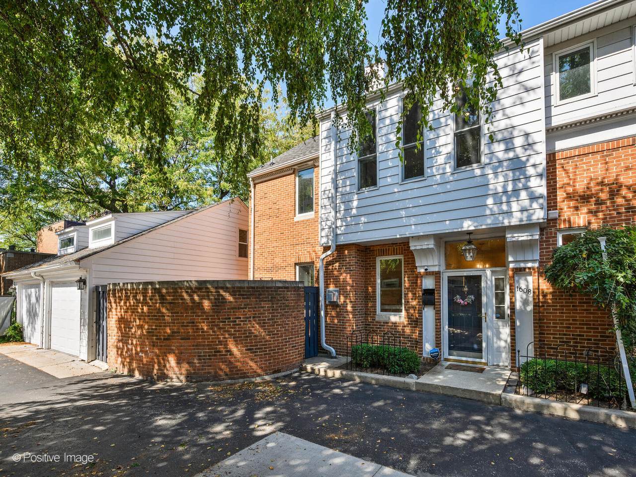 1608 Larrabee Street - Photo 1