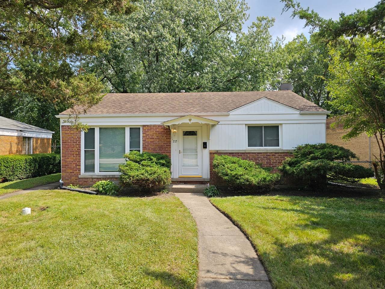717 Hawley Street - Photo 1