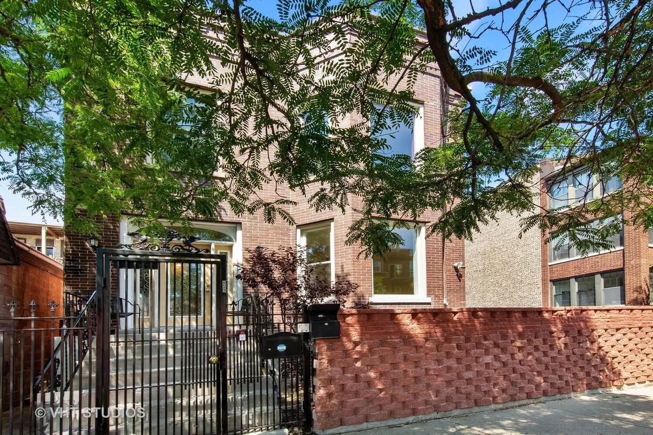 852 Belle Plaine Avenue - Photo 1