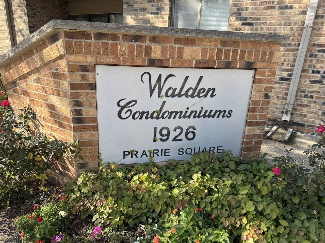 1926 Prairie Square - Photo 1