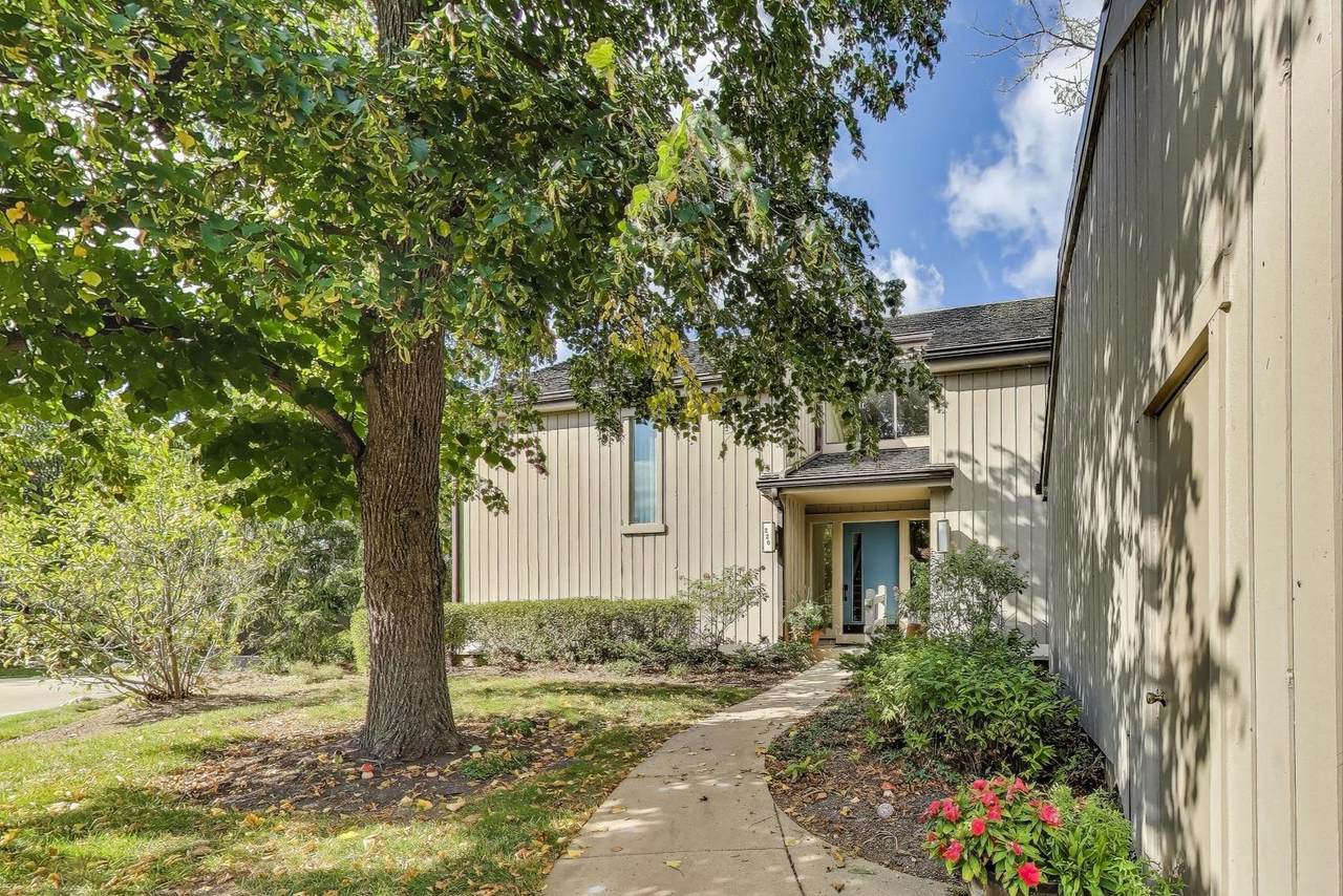 220 Thornhill Court - Photo 1