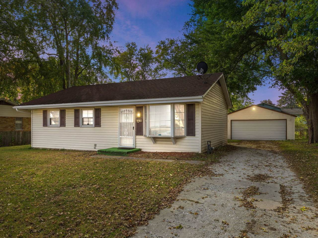 384 Sunset Drive - Photo 1