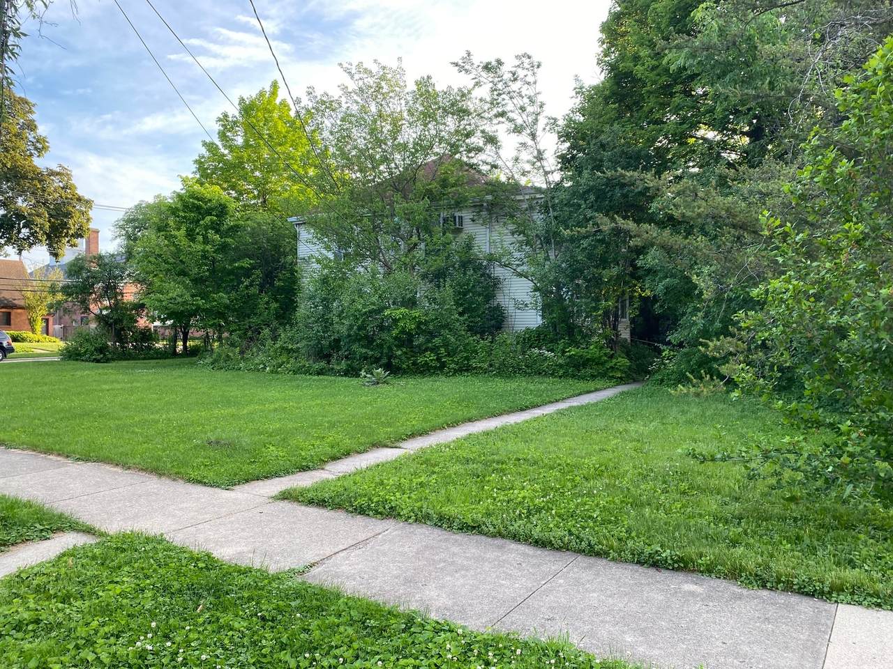 320 Grant Place - Photo 1