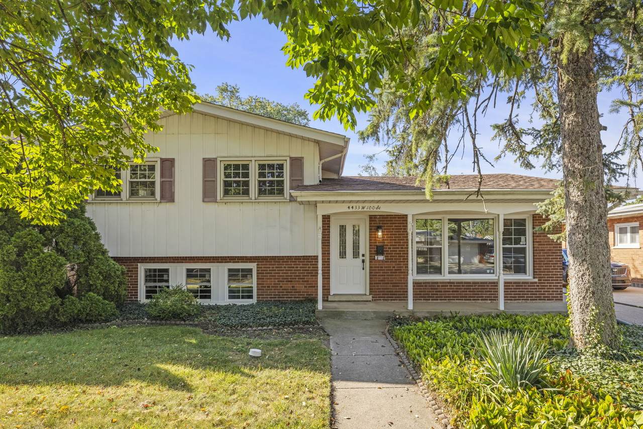 4433 100th Street - Photo 1